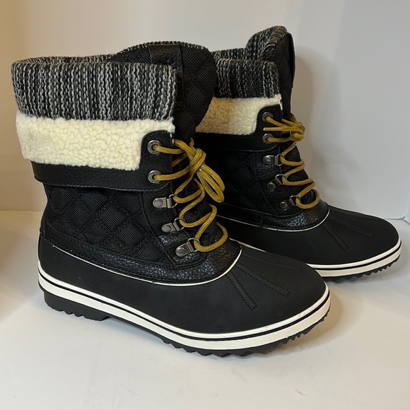 blowbalwin Shoes - NWOT GLOWBALWIN BLACK AND WHITE WINTER BOOT SZ 10